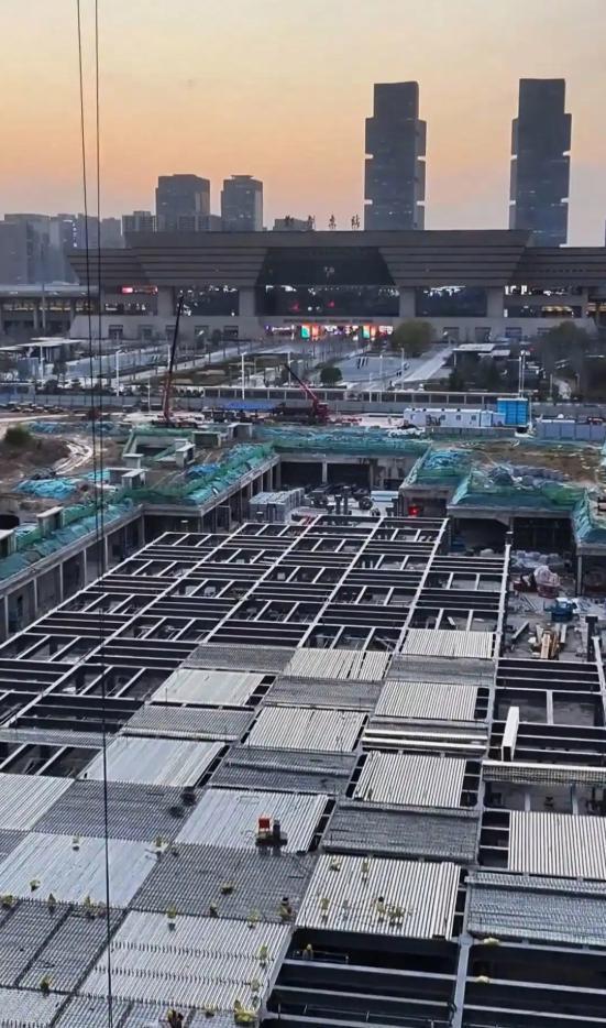 于东来宣布最高管理层60岁前退休 保持团队年轻化活力