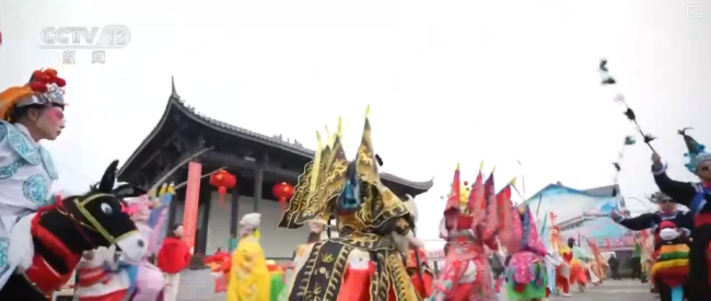 百饱读都鸣 多彩习尚“引客来”瑰丽非遗年味浓