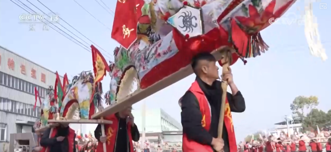 百鼓齊鳴 多彩民俗“引客來”璀璨非遺年味濃