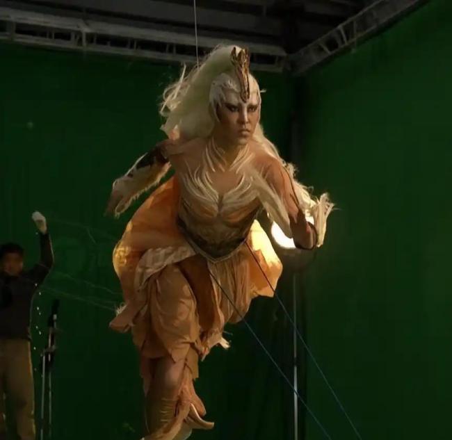 杨丽萍生肖舞万马奔腾来袭 东方仿生美学震撼全网