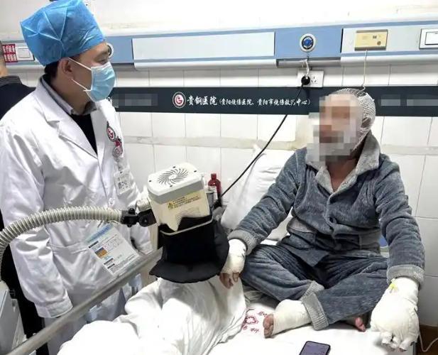 卫生间瞬间爆燃夫妻二人烧伤 酒精蒸汽成元凶