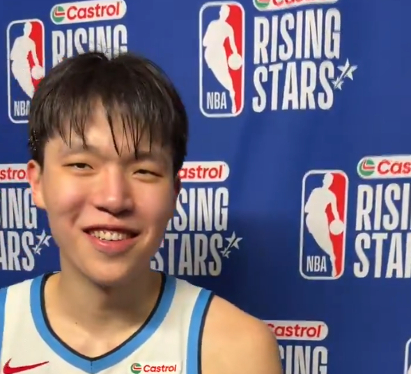 杨瀚森幽默展示中式英语