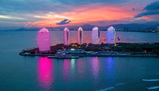 游客在三亚花8499元订民宿被毁约