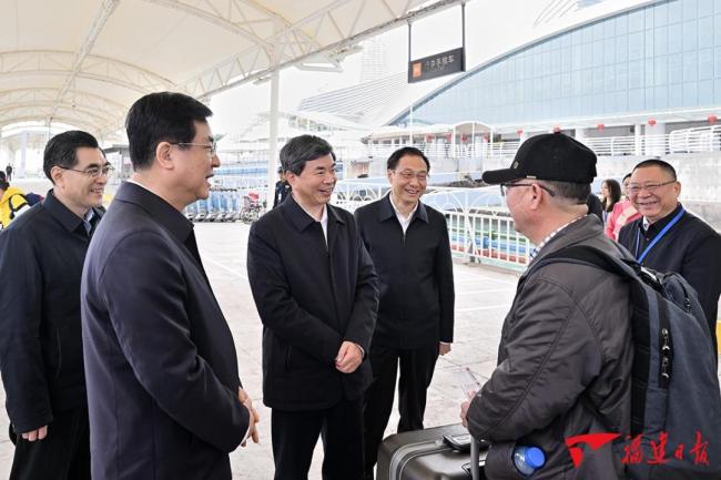 福建省委书记省长，目送“和平新星”号驶向金门