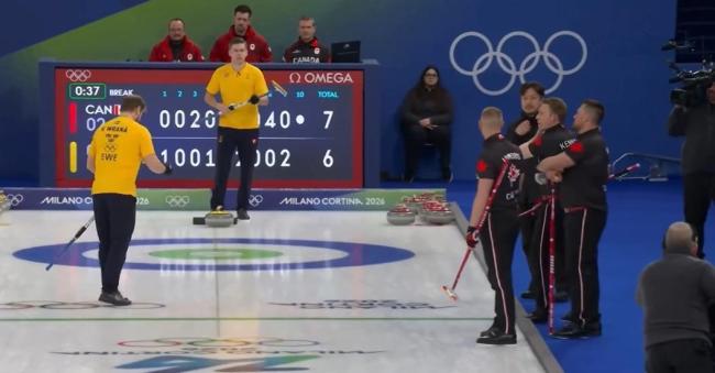 瑞典队投诉加拿大选手用手指碰壶身 争议引爆冰壶赛场
