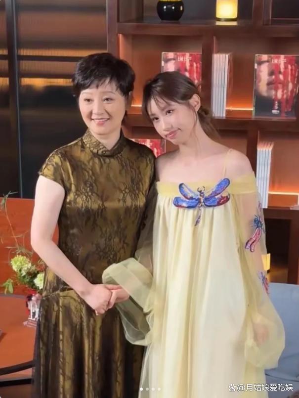 冯小刚徐帆一家三口大片 真情流露的家庭瞬间