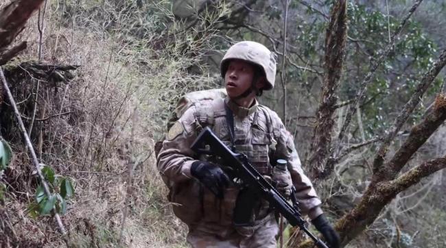杜富国杜富强军装照“合影” 边防线上的特殊全家福