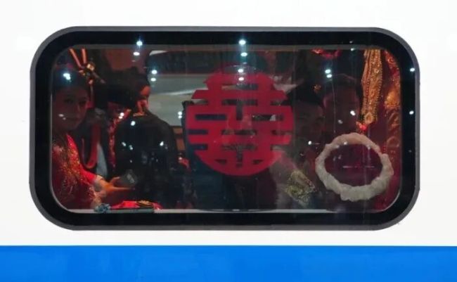 C1314次列车化身移动的“婚礼殿堂”