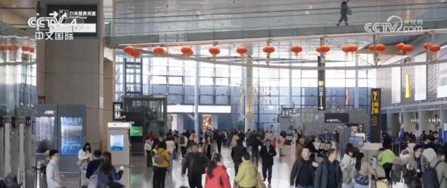 多视角透视长假出行新图景 南北双向奔赴团圆