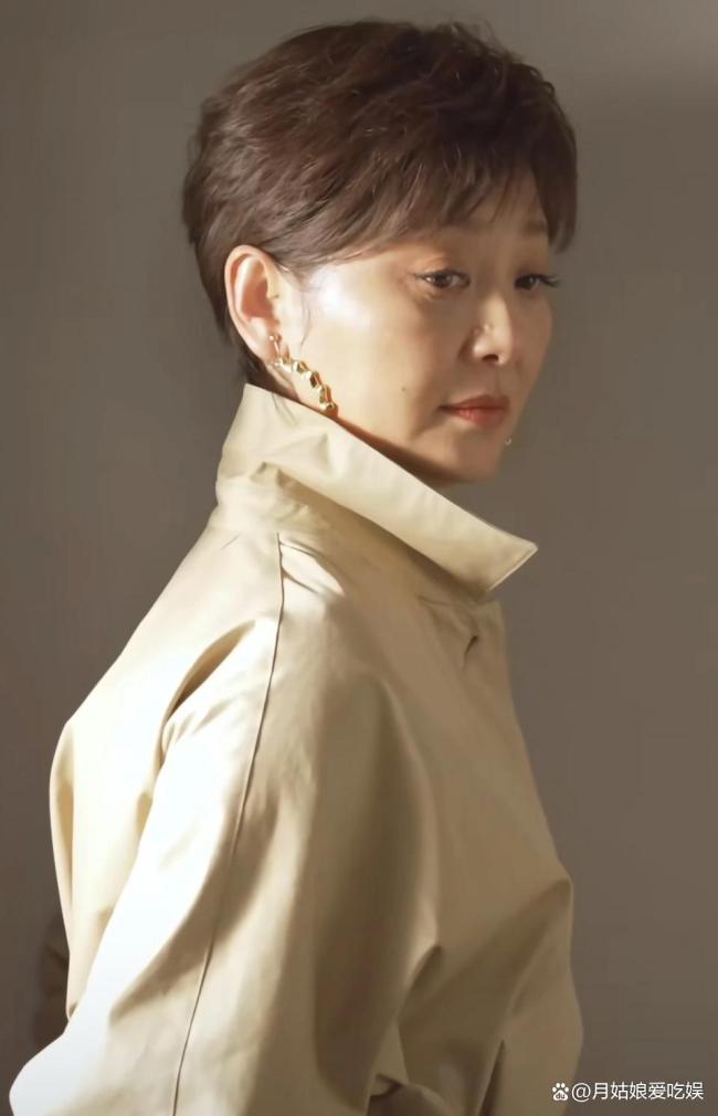 冯小刚徐帆一家三口大片 真情流露的家庭瞬间