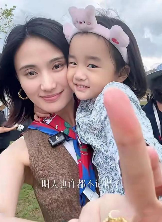 网友在海哈金喜的评论区呼喊李亚鹏 体面分手引热议