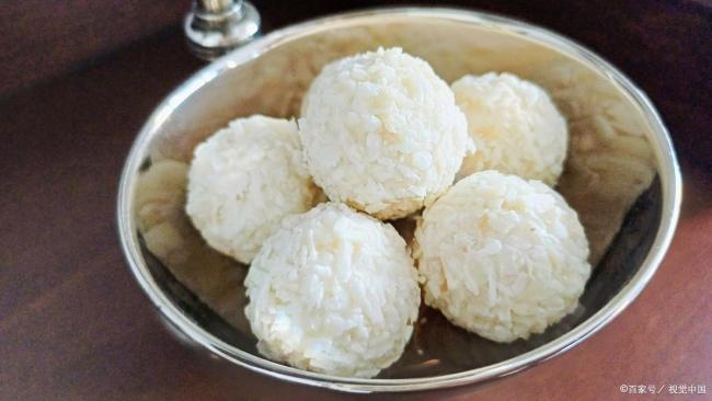 过年你家会作念传统好意思食吗 年味满盈解馋零食