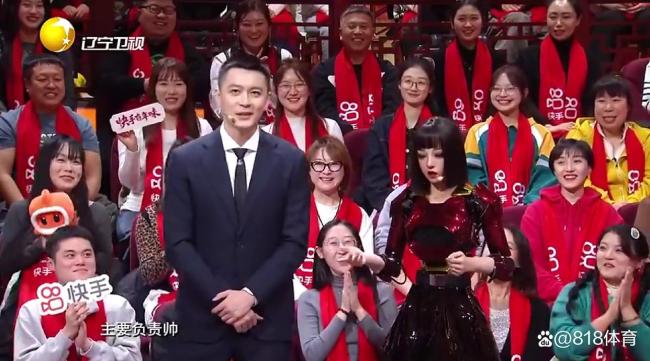 杨鸣被美女机器人调侃爱好蹦高 赛场蹦高成笑点