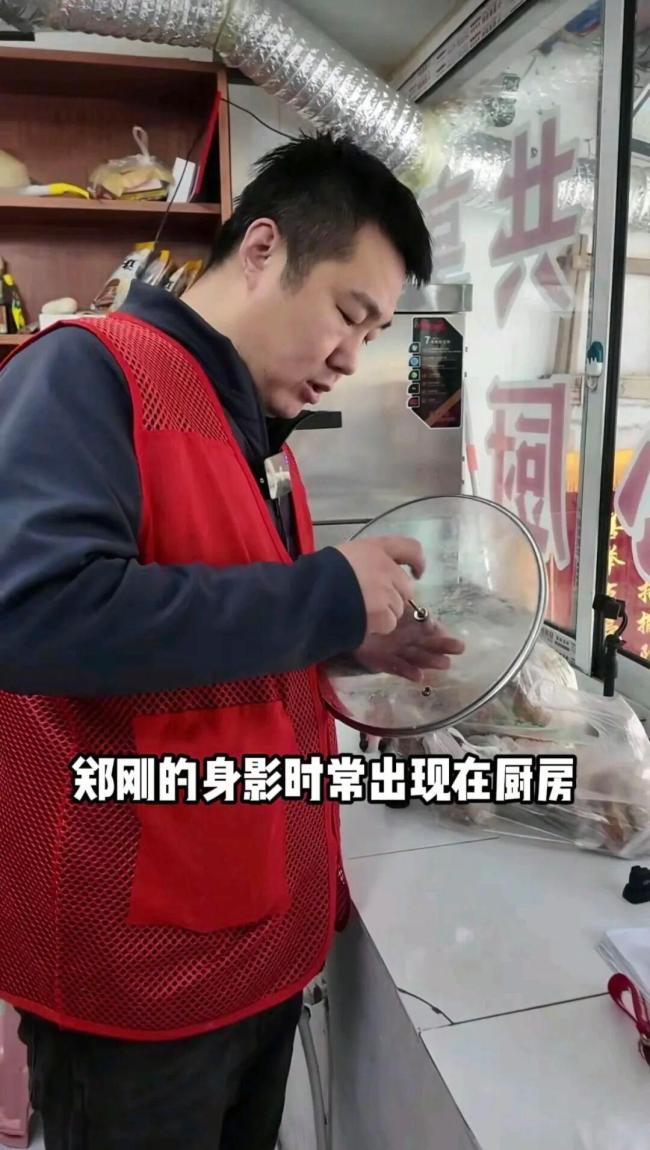 濟(jì)南大哥為求醫(yī)家屬免費(fèi)提供做飯住宿 溫暖泉城的愛(ài)心廚房
