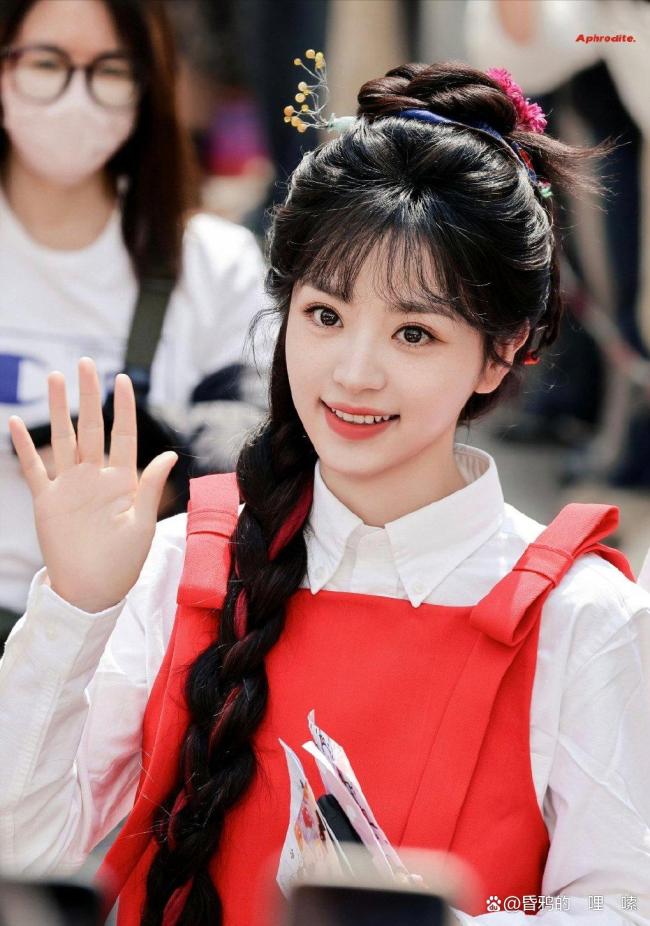 田曦薇春晚洋囝囝 甜妹魔力醒目舞台