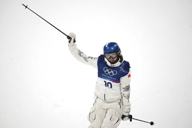 谷爱凌5枚奖牌创纪录!中国国家队+央媒盛赞 网友:又被裁判压分?多方声音解读比赛结果