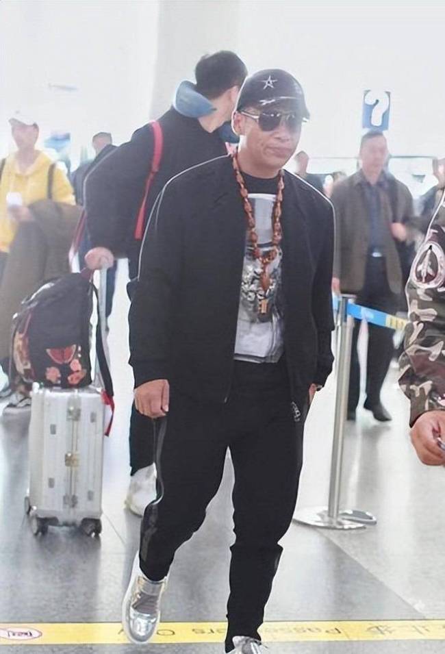 春晚小品这个帅哥是谁 宋小宝的惊东说念主荡漾