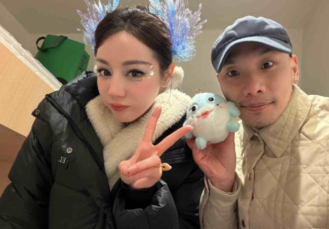 王亚飞给迪丽热巴化的妆