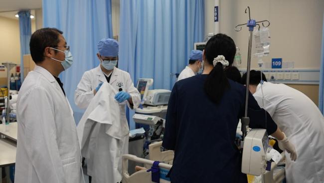 广东省人民医院急诊科的除夕夜 守岁亦守“门”