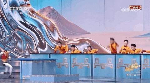 外国网友惊叹中国机器人进化开倍速 《武BOT》燃爆全场