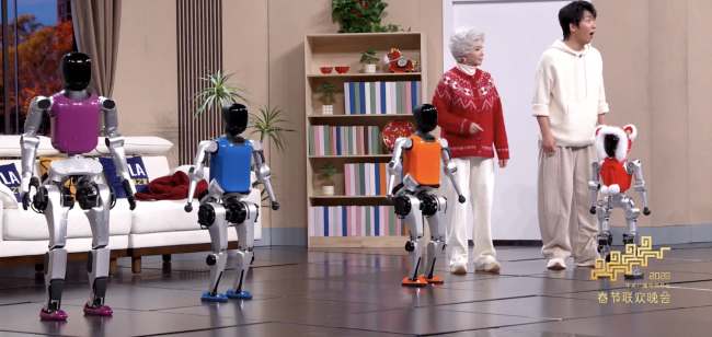 松延动力姜哲源揭秘“仿真蔡明”