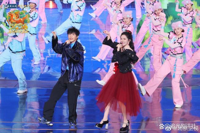 大张伟谢娜唱阳光彩虹小白马共贺马年 欢乐气氛引爆全网期待