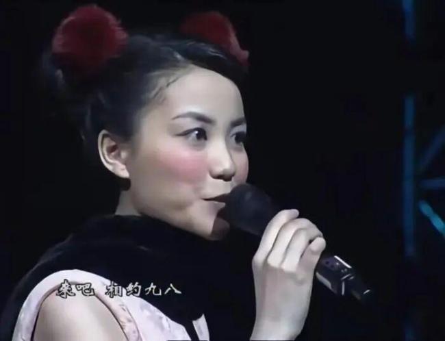 王菲的春晚名场面哪次最戳你 经典瞬间回顾