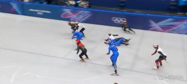 冬奥短道男子接力中国队痛失好局 张柏浩连续超越 加拿大队疑出黑手:争议瞬间引热议