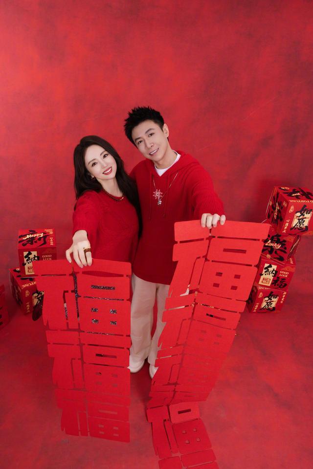 董璇晒小酒窝和朵朵贺年合照 幸福新年三亚度假