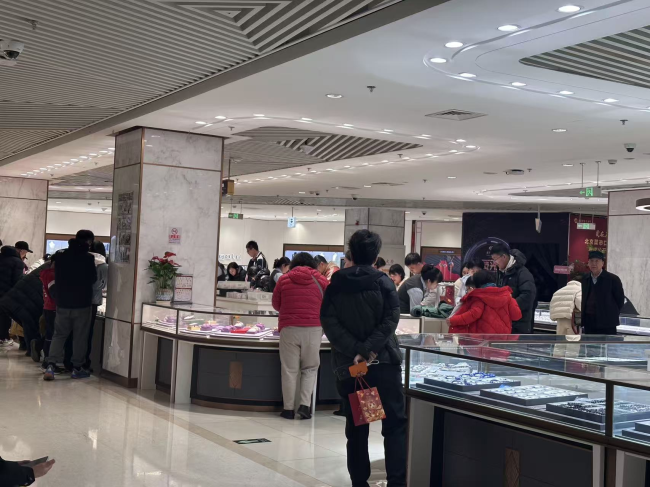 中国黄金第一卖场：1000克金条卖断货 黄金投资热情不减