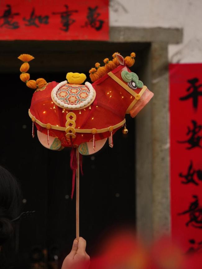 春晚舞台上的“小马灯”出自谁手 90后篾匠匠心打造