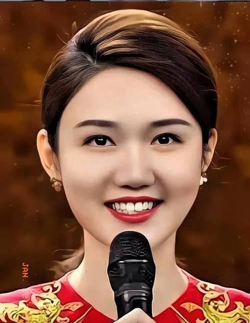 央视主持人龙洋回应“眼神上瞟” 一场关于生理构造的误会