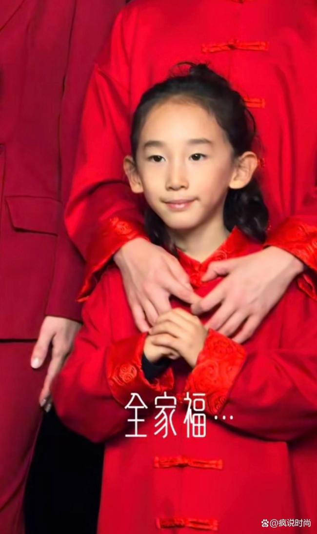 陳小春父子三人共用一張臉 全家福溫馨亮相