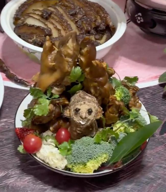 爸爸做“雷霆年夜饭” 女儿无从下嘴