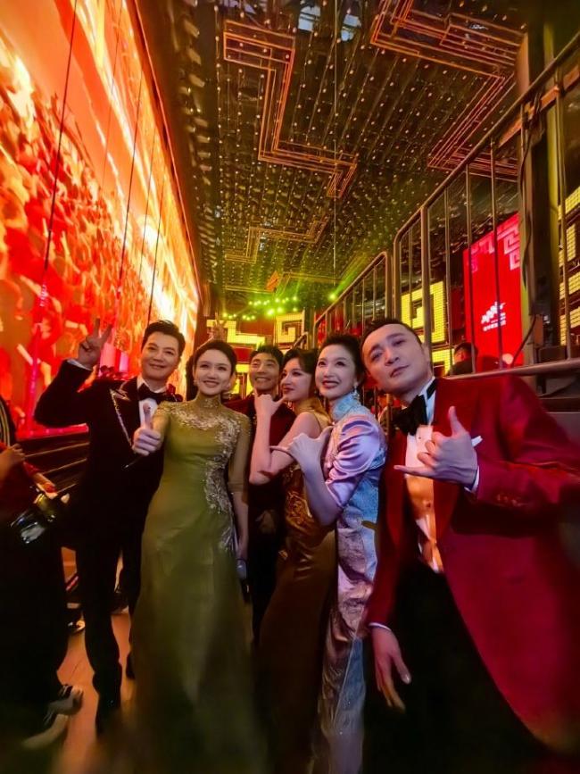 龙洋决定尝试画下眼线求推荐假睫毛 新年新面貌