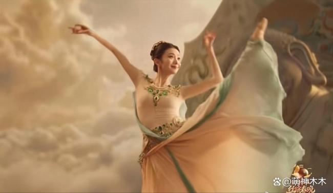 女子模仿刘浩存春晚舞蹈简直一模一样 争议与期待并存