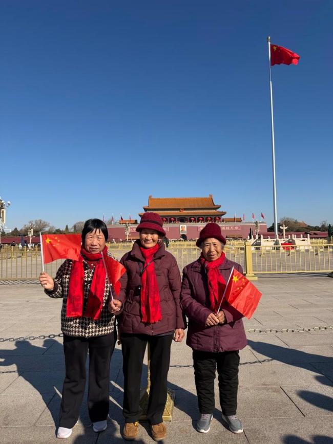 山东小伙回应带全家15人进京过年 孝心之旅感动网友