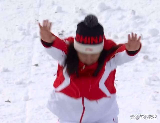 徐梦桃也在颁奖台上喜极而泣 圆梦夺冠振奋人心