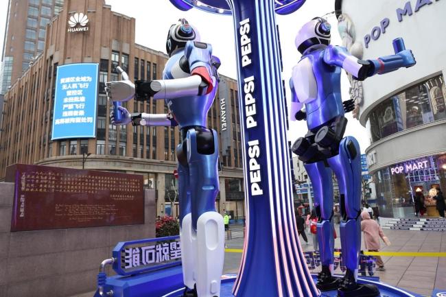 春晚同款机器人穿汉服打太极拜大年 科技与武术的完美融合