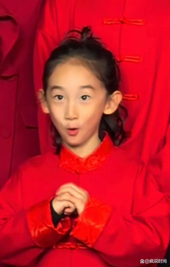 陳小春父子三人共用一張臉 全家福溫馨亮相