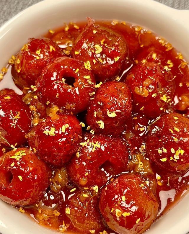 网友晒年夜饭时桌子“炸了”