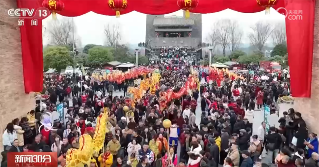 精彩饰演飘溢浓郁“非遗”年味儿 醒狮舞龙闹新春