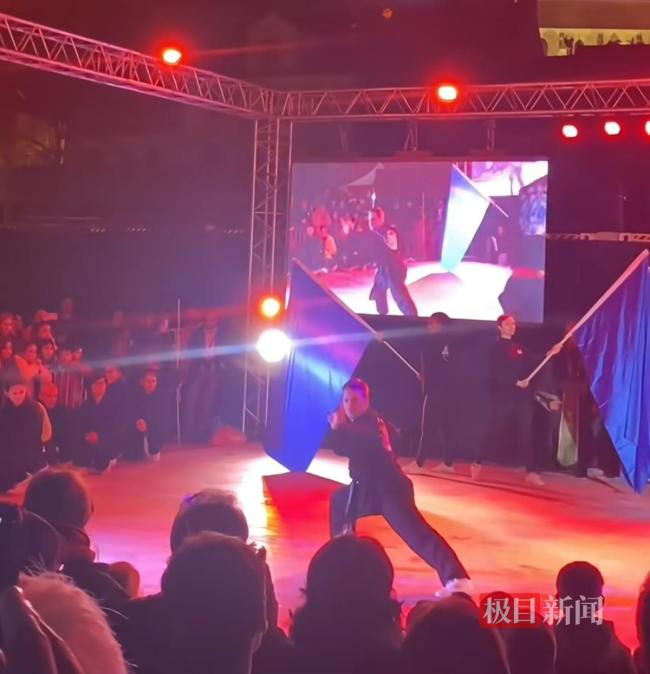 法国万东谈主村落私费过春节十年 技击团流畅十年庆新春