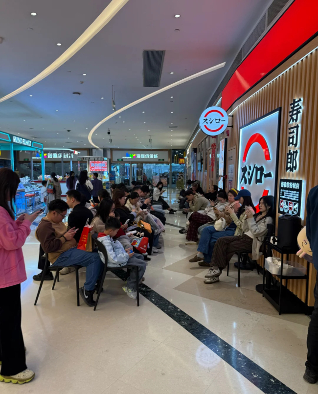 年轻人的年夜饭被寿司郎们承包