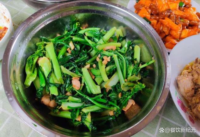 江西一家四口的年夜饭,5个菜成本98块走红,网友:活通透了 简朴而不失温馨