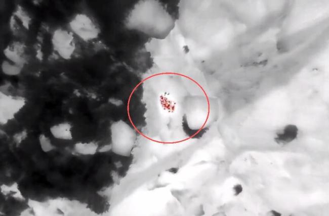 大年初一浙江一家三口被困悬崖 特警联合消防耗时6小时成功营救 生死鏖战救援成功