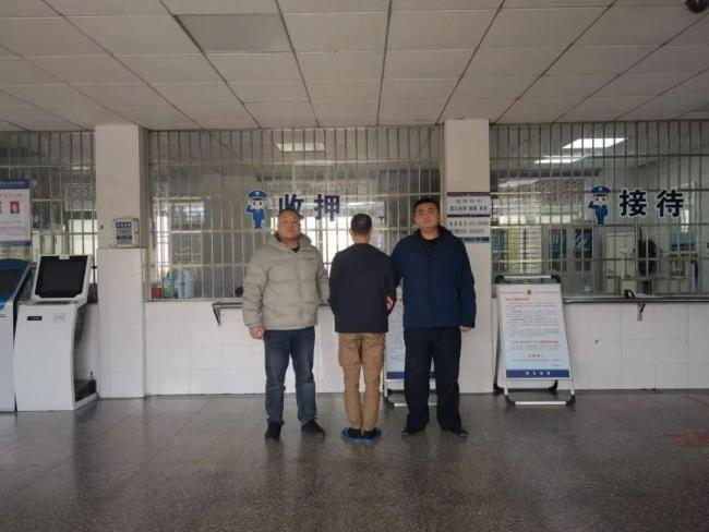 湖北通城警方抓获一名涉毒网逃人员 春节守护不打烊