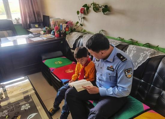 移民管理警察李振宇：把边关当作家，忠诚担当暖民心