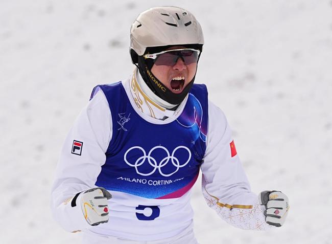 “金牌侠侣” 巅峰相见 冰雪中的纵欲与荣耀