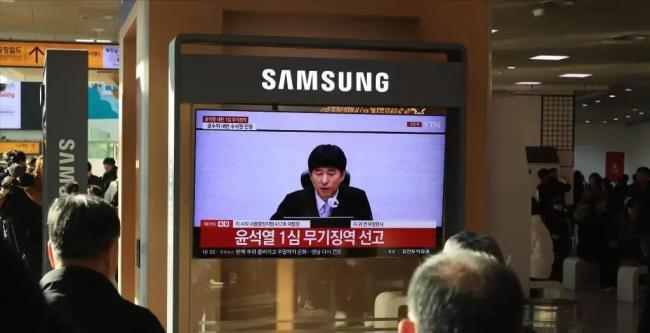 尹锡悦从挥刀朴槿惠变为被刀“毒龙” 正义斗士的反噬